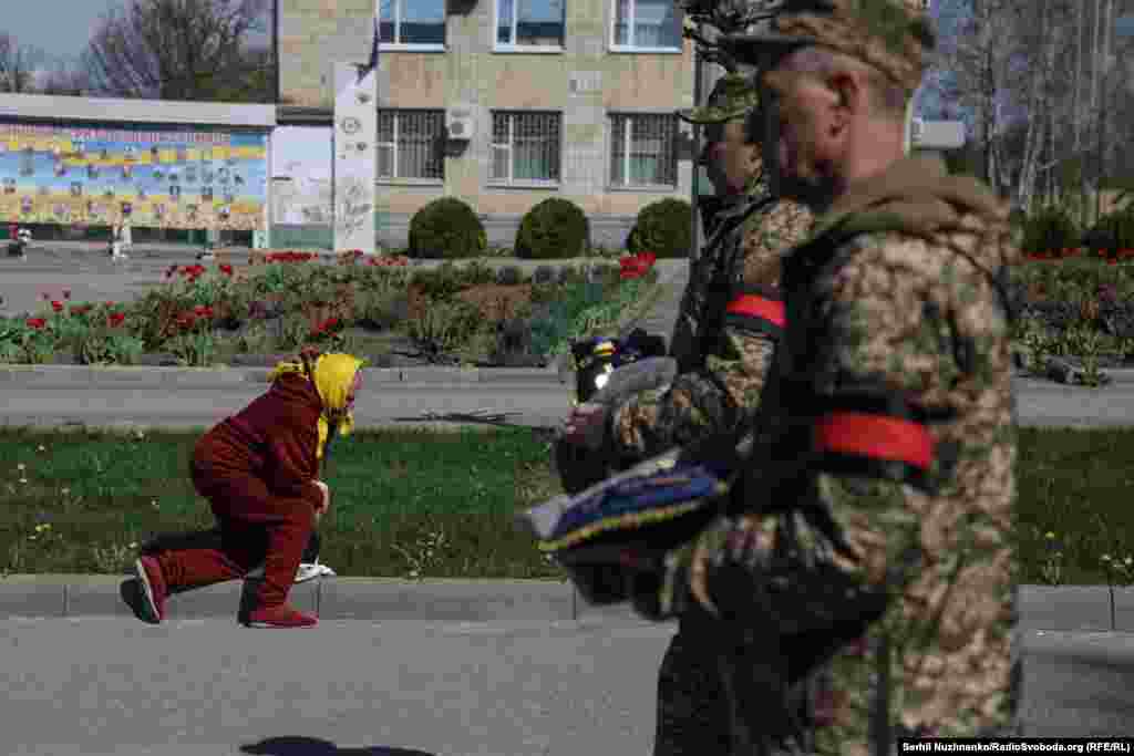 Рідні брати Олег і Костянтин Залізняки з Кіровоградщини. Вони служили в 100-й окремій механізованій бригаді, і загинули на фронті з різницею в один день