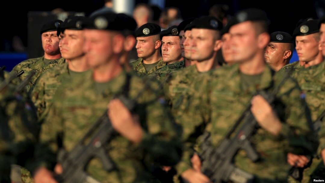 Visoki troškovi i velik broj mladih koji nisu željeli u vojsku bili su i razlozi zašto je obavezno služenje vojnog roka zamrznuto pred deset godina (na slici: pripadnici Oružanih snaga Republike Hrvatske)
