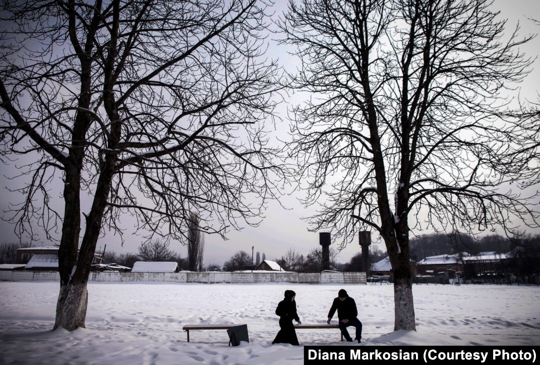 Rus ayollarining jingalak xotinlari bilan jinsiy aloqada bolgan havaskor fotosuratlari