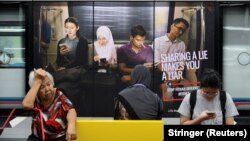 Надпіс на плякаце ў сталіцы Малайзіі, Куала Лумпур: «Калі ты дзелісься хлусьнёй, ты робісься хлусам»