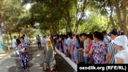 Жиззах педагогика институтидаги навбатлар.