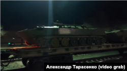 Эшелон десантной техники из Пскова на севере Крыма на станции Нижнегорская