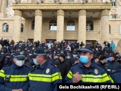 საქალაქო სასამართლოს ეზო მიხეილ სააკაშვილის სასამართლო პროცესის მსვლელობისას