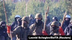 Полските военни и полицаи са готови за реакция по границата. Варшава изпрати над 20 000 души за овладяването на ситуацията