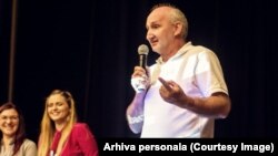 Profesorul Ovidiu Badescu speră să atragă mai mulți profesori care să facă meditații gratuite cu elevii.