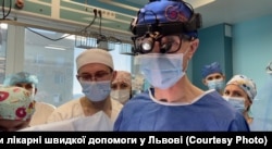 У Львів приїхали 12 медиків зі США
