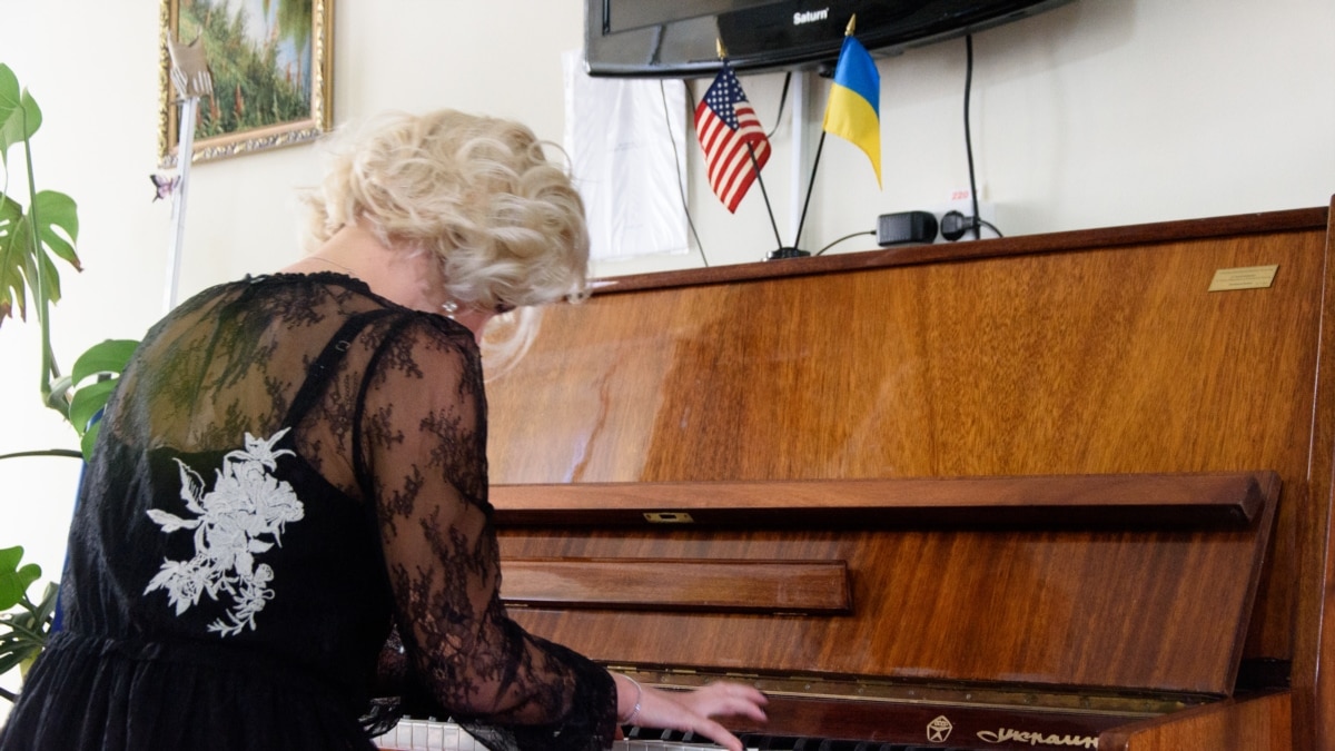 Американсько-українські благодійники провели міні-концерт в Одеському онкодиспансері