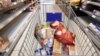 Imagine de arhivă cu un coș de cumpărături la un supermarket din Germania, țară care pare că nu va evita intrarea în recesiune. Prețurile la energie și alimente au crescut extrem de mult atât în Germania, cât și în întreaga Europă.