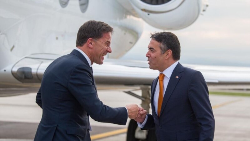 Холандскиот премиер Руте пристигна во Скопје 