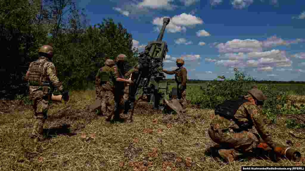 Українські бійці кажуть, що M777 виявилась вкрай точною артилерійською системою при дальності стрільби на відстань до 30 км активно-реактивним снарядом. Тобто, ця система дозволяє точно вразити ціль при значно меншій кількості пострілів