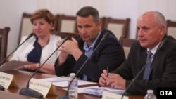 Иван Христанов (в средата) е зам.-министър на земеделието. 
