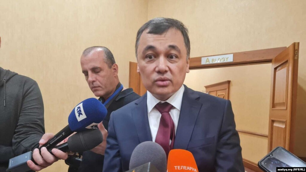 Министр информации и общественного развития Казахстана Аскар Умаров отвечает на вопросы журналистов. 8 июня 2022 года