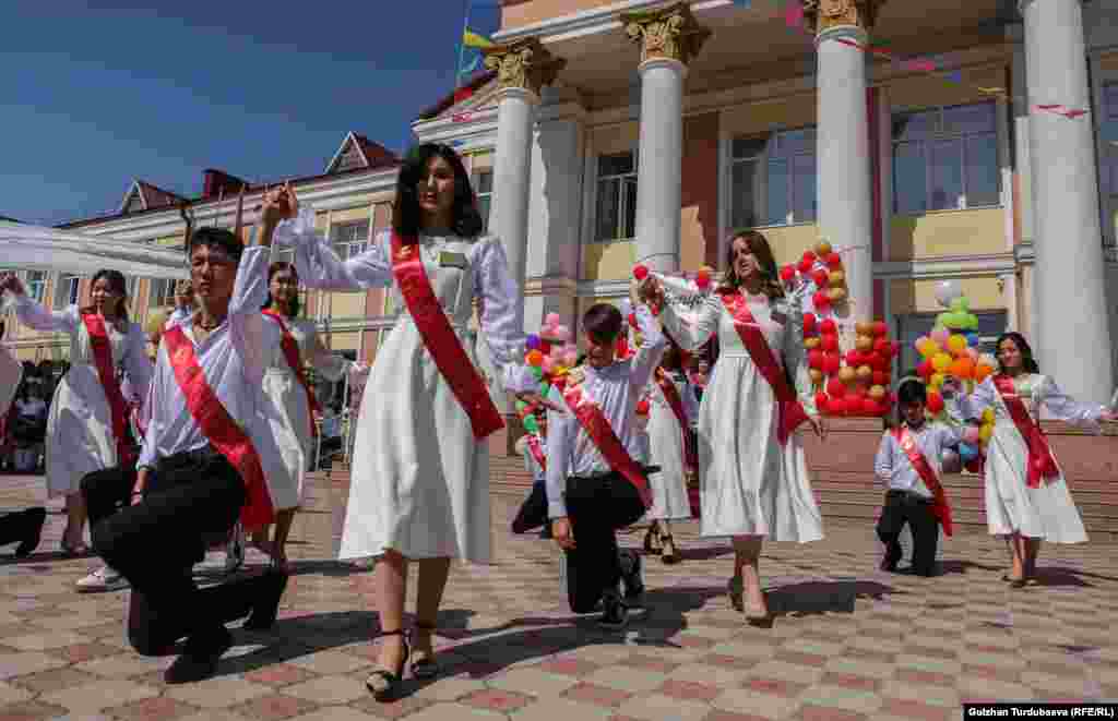 Кыргызстандын жогорку окуу жайлары абитуриенттерди июль айынын орто ченинде кабыл ала баштайт.&nbsp;