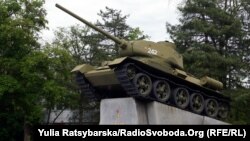 Зокрема, йдеться про позбавлення статусу пам’ятки танку на проспекті Гагаріна, присвяченого радянському воєначальнику Юхиму Пушкіну