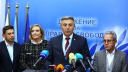 Лидерът на ДПС Мустафа Карадайъ, който се кандидатира за президент, по време на пресконференция в неделя.