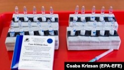 Orosz Szputnyik V koronavírus elleni termék Győrben 2021. április 18-án