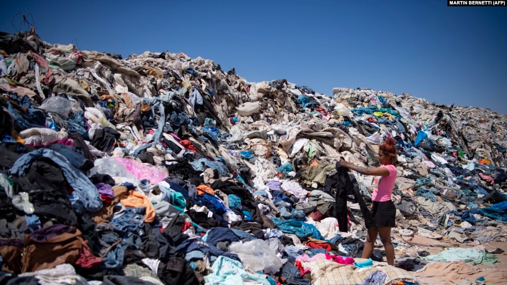 De ce ar trebui să reciclezi hainele pe care nu le mai porți și ce înseamnă colectarea selectivă obligatorie de la 1 ianuarie