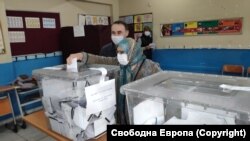 Български граждани гласуват в Чорлу, Турция