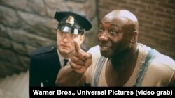 Фрагмент из фильма "Зелёная миля" 1999 года производства Warner Bros. и Universal Pictures