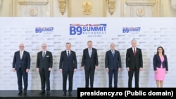 Liderii participanți la summitul B9 din 10 iunie 2022. Președinții Cehiei și Slovaciei nu au putut veni la București.