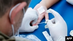 România, una dintre cele mai puțin vaccinate țări din Europa, se confruntă cu o creștere accelerată a cazurilor de Omicron. Cei afectați sunt copiii. Medicul Octavian Jurma estimează că în circa două săptămâni s-ar putea ajunge la 1.000 de spitalizări în rândul copiilor.