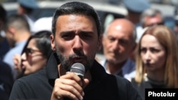 Armenia - Opposition leader Aram Vartevanian addresses supporters demonstrating outside the EU Delegation office in Yerevan, June 7, 2022.