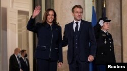 Potpredsjednica SAD, Kamala Harris i francuski predsjednik Emmanuel Macron u Parizu na bilaterlanom sastanku, 10. novembar 2021. 