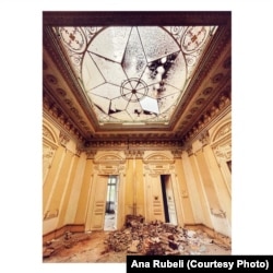 A konstancai nagy zsinagóga Rubeli fotóján. „Bevallom, voltak pillanatok, amikor valóban álltam és sírtam néhány romos műemlék előtt” – mondja