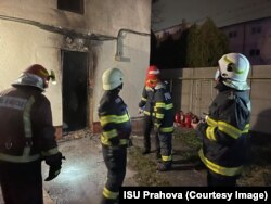 Incendiul de la Spitalul Județean PRahiva a cuprins o suprafață de aproximativ 20 mp cu flacără deschisă și degajări mari de fum.