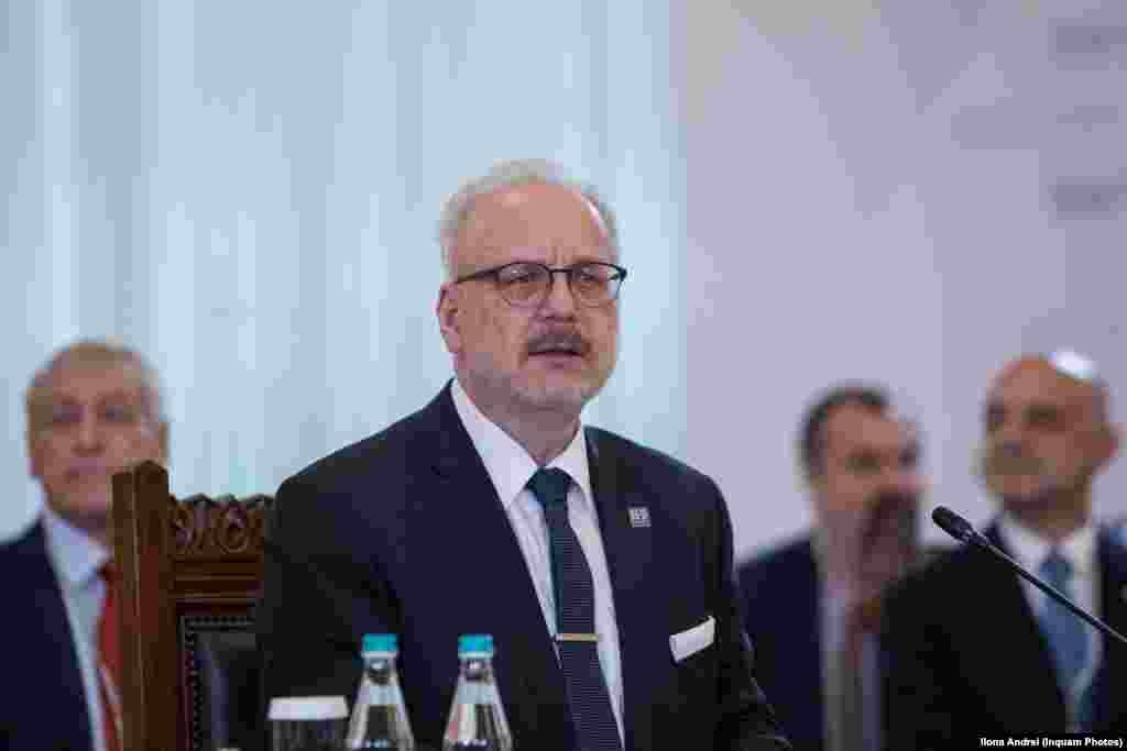 Președintele Letoniei, Egils Levits, a fost implicat direct în evenimentele din 1989 &ndash; 1991, care au dus la declararea independenței în 21 august 1991. După cum a spus, vineri, într-un interviu exclusiv pentru Europa Liberă, în fața lui Vladimir Putin nu poți arăta slăbiciune. Europa trebuie să fie fermă pentru a-l opri, iar Ucraina trebuie sprijinită fără ezitare.