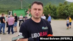 Omer Hujdur, predsjednik Udruženja građana "Jer nas se tiče" na protestima ispred deponije Uborak 10. Juna 2022.