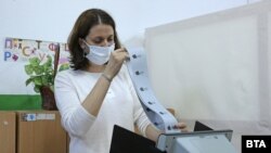 Броење на гласовите од гласачка машина во Бугарија