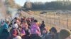 Moldova - imigranți ilegali masați în Belarus, la granița cu Polonia, în regiunea Grodno, 9 noiembrie 2021/ EUROPE-MIGRANTS/BELARUS-POLAND