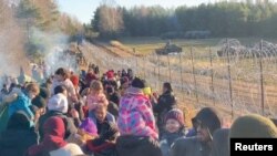 Мигрантите на границата между Беларус и Полша продължават да се трупат