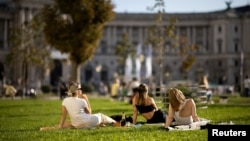 Piknik ispred Hofburg palate u Beču, 3. oktobra 2021.