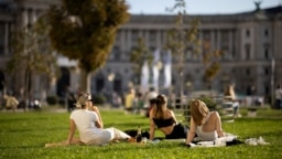 عکس مربوط به یک روز آفتابی در اتریش است که برای چندمین سال وین پایتخت آن به‌عنوان دلپذیرترین شهر جهان برای زندگی انتخاب شده است