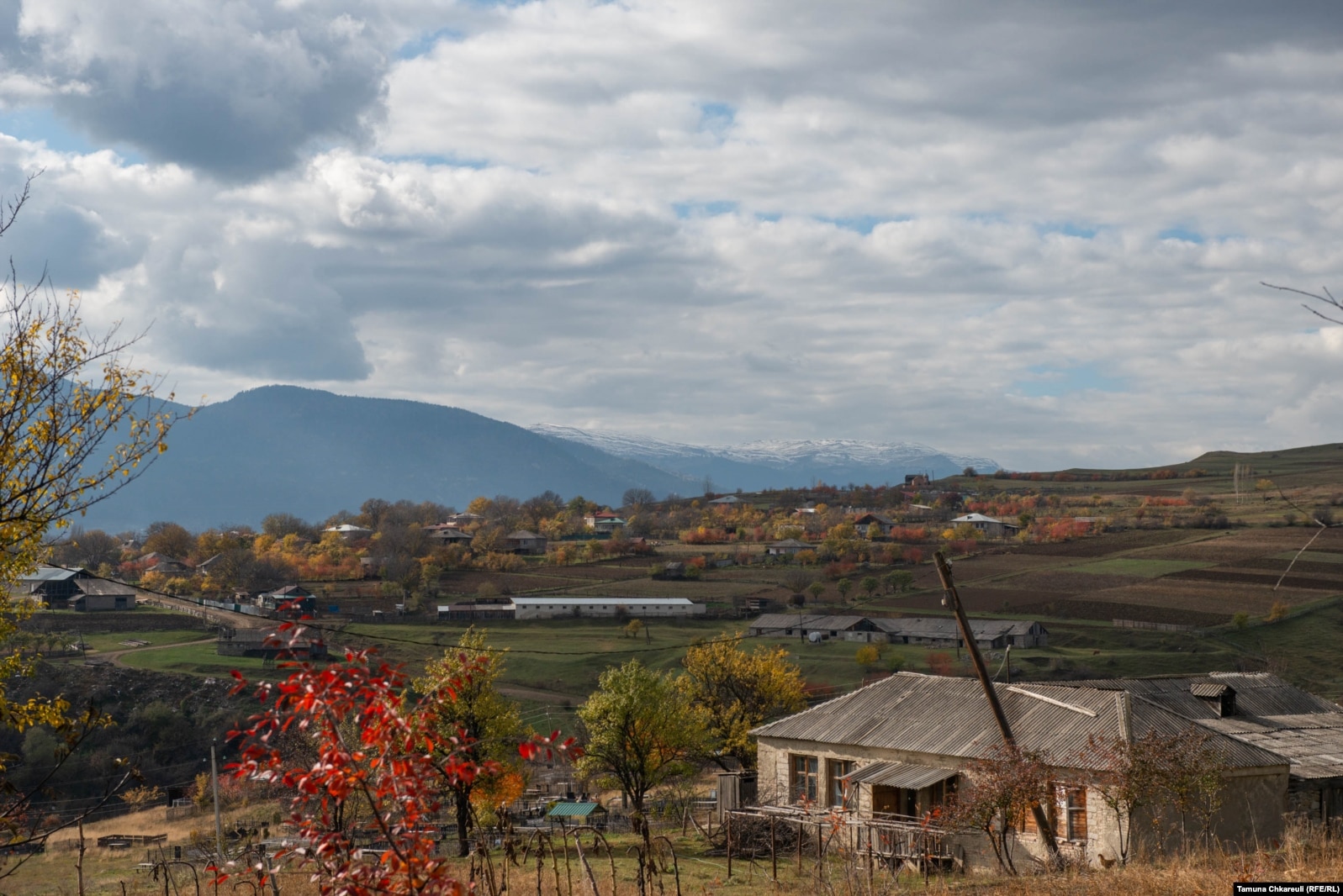 A view of the mountains from the village of Kvemo Enteli