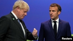 Boris Johnson, premierul Marii Britanii, are o atitudine mai tranșantă față de cum ar trebui să acționeze Occidentului împotriva Rusiei decât președintele francez Emmanuel Macron.