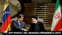 Венесуэла президенті Николас Мадуро (сол жақта) мен Иран президенті Ибрахим Раисию Тегеран, Иран, 11 маусым 2022 жыл