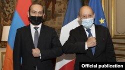 Министр иностранных дел Армении Арарат Мирзоян и министр иностранных дел Франции Жан-Ив Ле Дриан, Париж, 10 ноября 2021 г. 