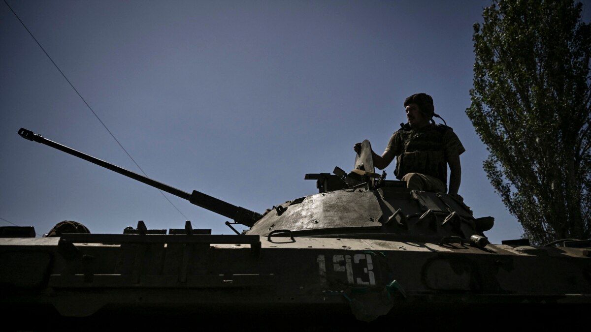 Руските сили са разрушили ключов мост, свързващ градовете Северодонецк и