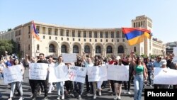 Armenia - An opposition demonstration in Yerevan, June 9, 2022.