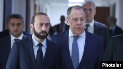 Armenia - Armenian Foreign Minister Ararat Mirzoyan and his Russian counterpart Sergei Lavrov meet in Yerevan, June 9, 2022.