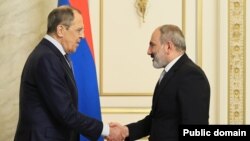 Armenia - Prime Minister Nikol Pashinian meets Russian Foreign Minister Sergei Lavrov in Yerevan, June 9, 2022.