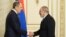 Ermənistan Baş naziri Nikol Paşinyan Rusiya Xarici İşlər naziri Sergey Lavrovu qəbul edir. 9 iyun 2022 