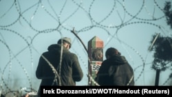 Migranti na bjeloruskoj strani granice sa poljskom kod Kuznica, 9. novembar 2021.