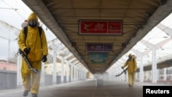 Dezinfekcija željezničke stanice u Moskvi, oktobar 2021. 