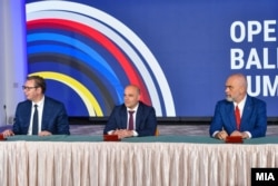 Predstavnici tri države inicijatorke Otvorenog Balkana: Aleksandar Vučić, predsednik Srbije, Dimitar Kovačevski, premijer Severne Makedonije, i Edi Rama, premijer Albanije, na skupu u Ohridu 8. juna 2022.