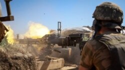 Un soldat ucrainean trage cu mitraliera pe frontul din regiunea Donețk, 9 iunie 2022. Foto: REUTERS/Gleb Garanich