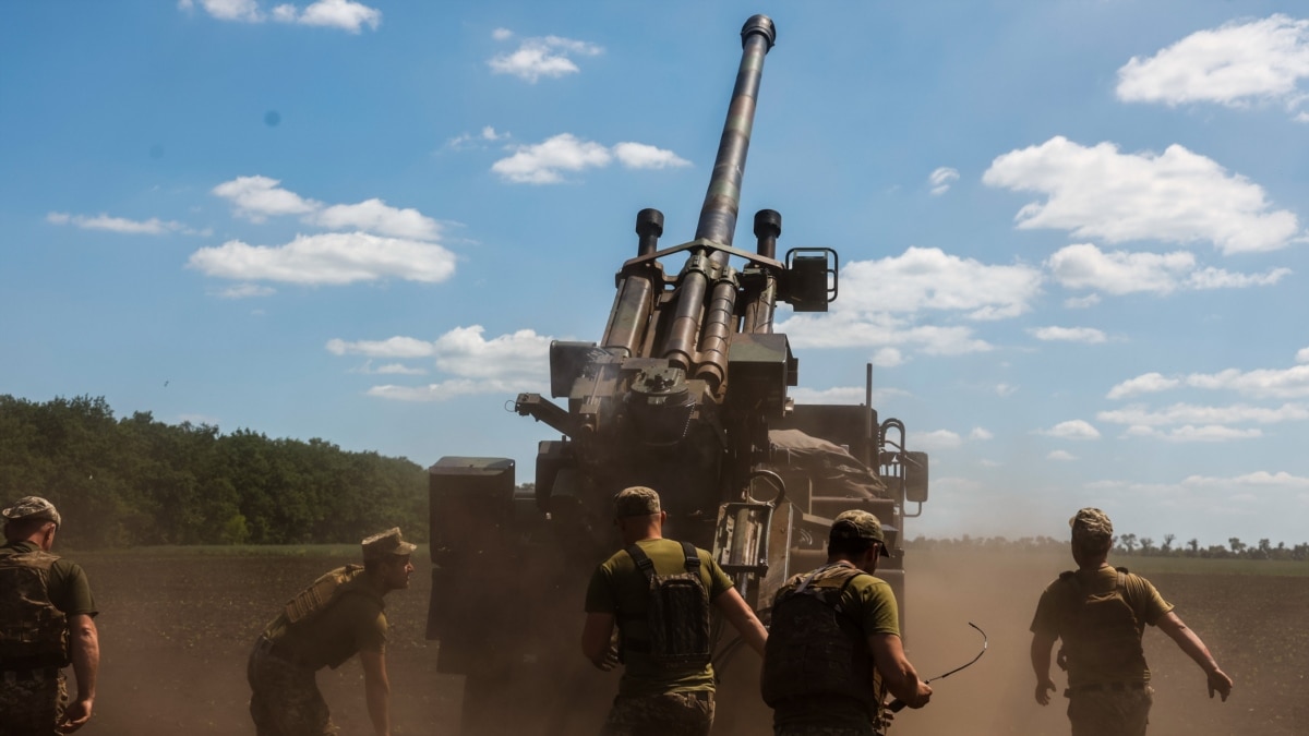 Армія РФ втратила на Донбасі упродовж дня 10 танків та склад із боєприпасами – українські військові